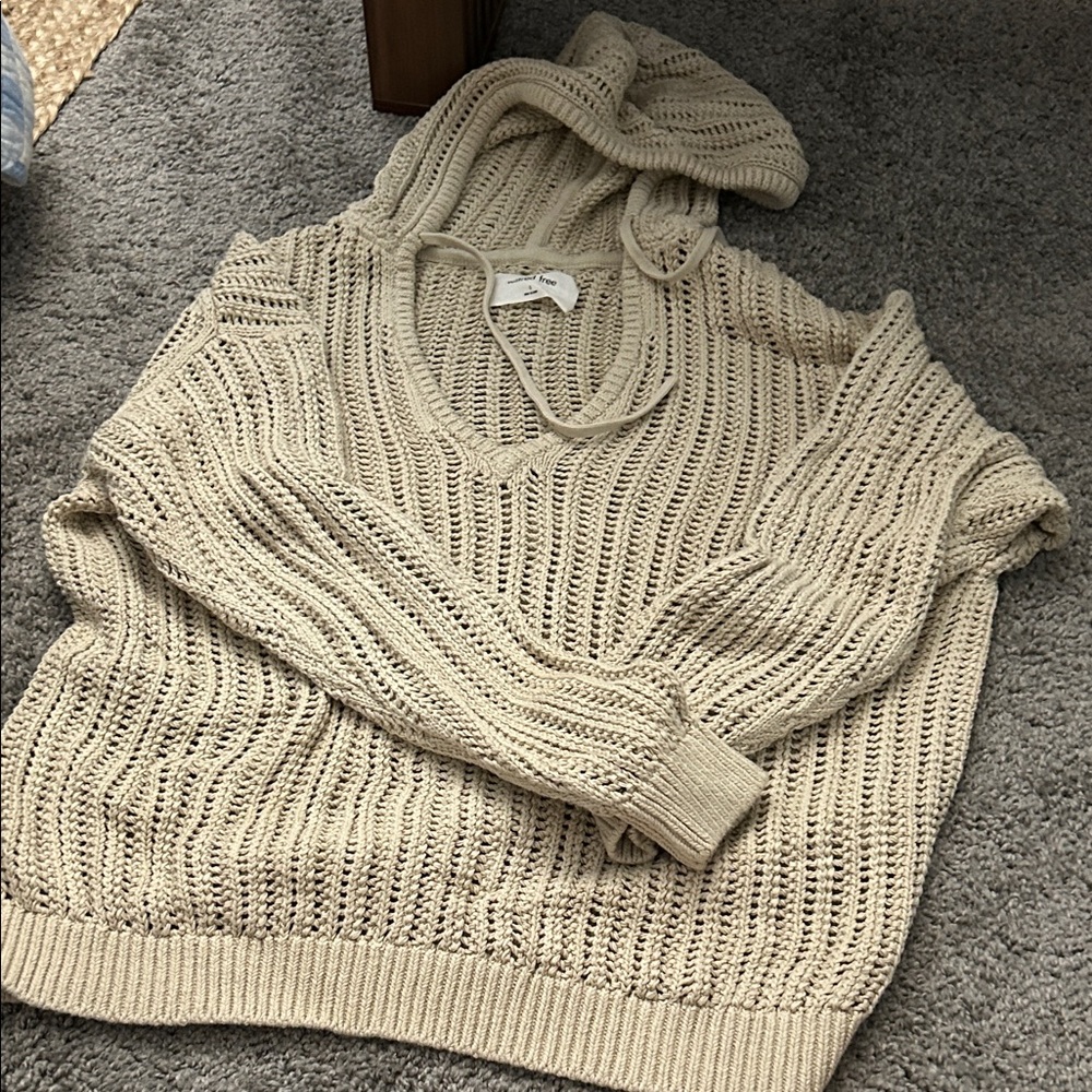 Aritzia V-Neck oversized Sweater in Beige